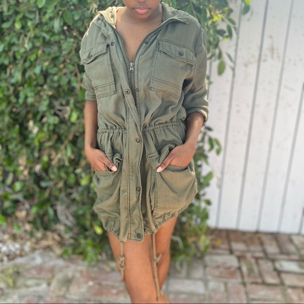 MILITARY GREEN HOODED JACKET